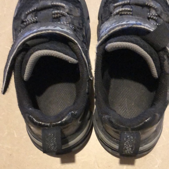 Boys Size 11 running shoes - Picture 10 of 10